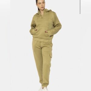 #061 Cactus Green quilted jogger set